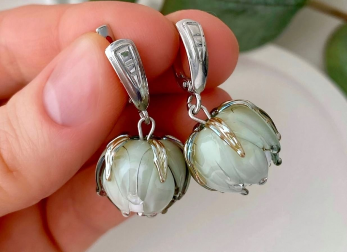 Украшения с цветами на 8 Марта