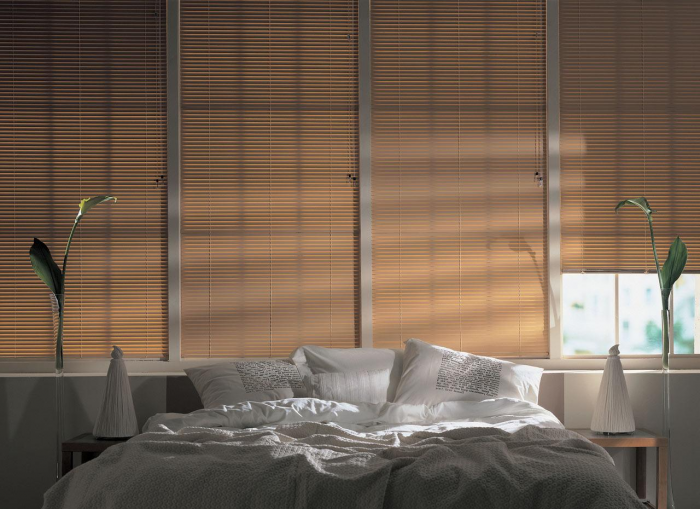 Жалюзи в спальню: фото, разновидности, материалы и цвета (55 фото)