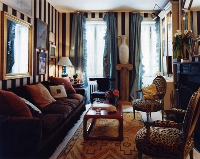 Обои в полоску: как создать нестандартный дизайн комнаты с помощью простых линий (104 фото)