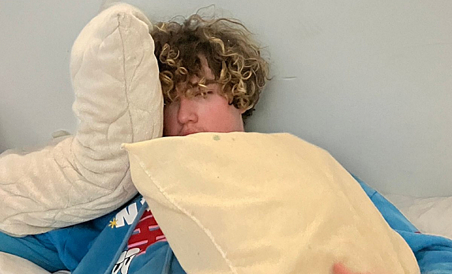 Парень пошел на эксперимент и не спал 12 суток подряд. Как менялось его состояние каждый день