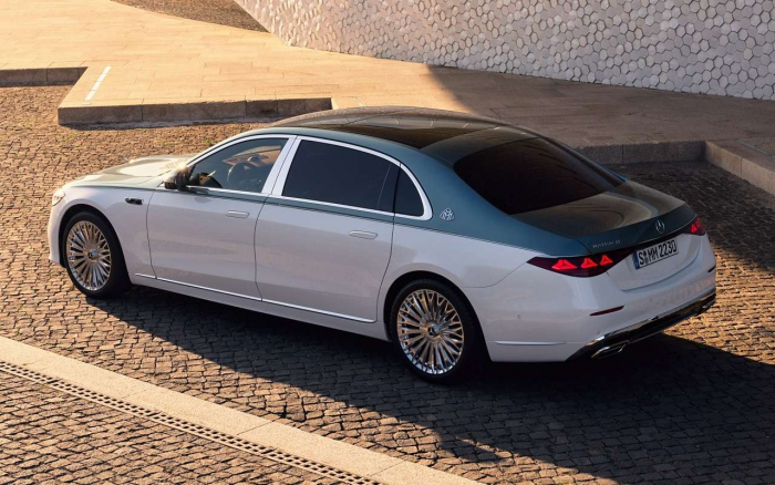 ИИ, мотор V12: представлен обновленный Mercedes-Maybach S-класса