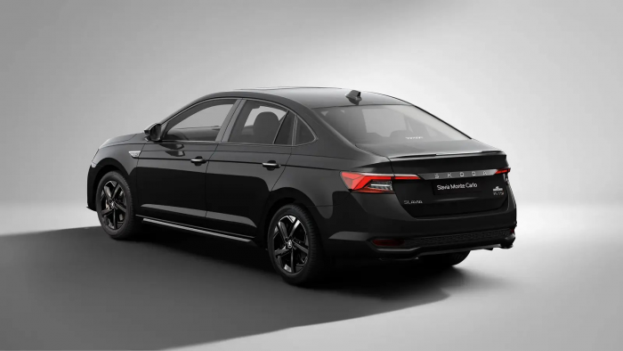 Skoda Slavia на минималках: за $12 тыс. — 8-ступенчатый автомат и массаж в заднем сиденье!