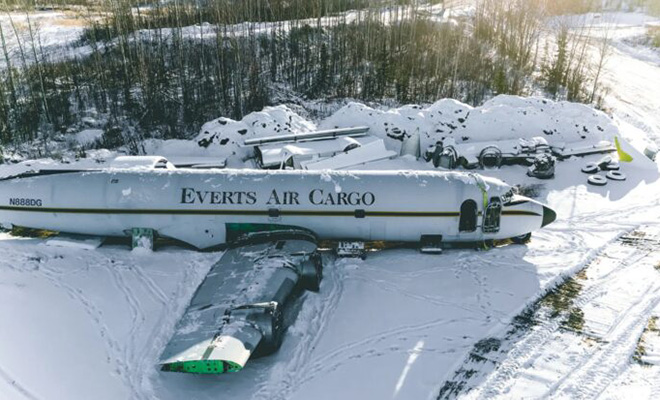 Пилот из Арктики превратил списанный самолет в квартиру: как она выглядит внутри