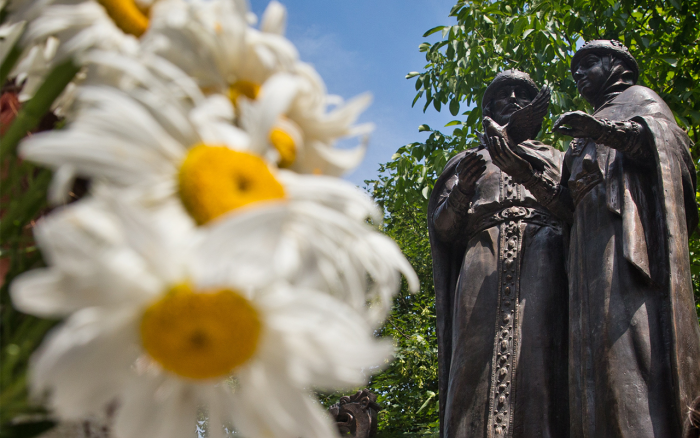 Как отмечают День семьи, любви и верности в 2026 году? История праздника святых Петра и Февронии Муромских