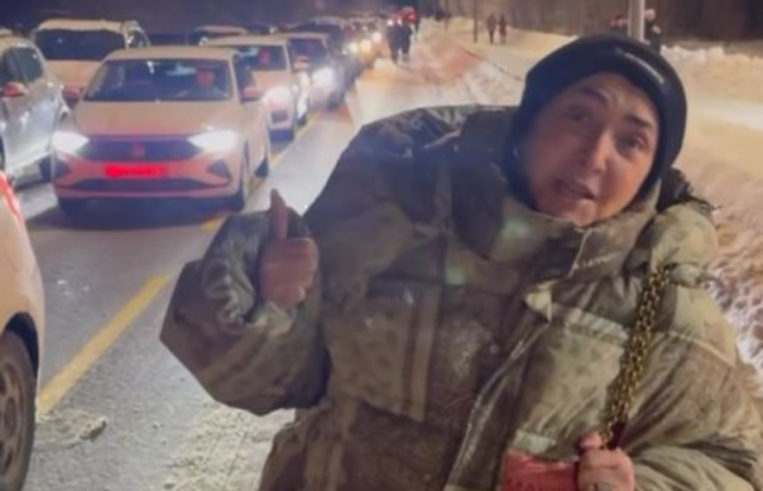 «Кому нужна эта пошлая пенсионерка!»: зрители сорвали концерт Лолиты в Волгограде. Певица обратилась к поклонникам с трассы