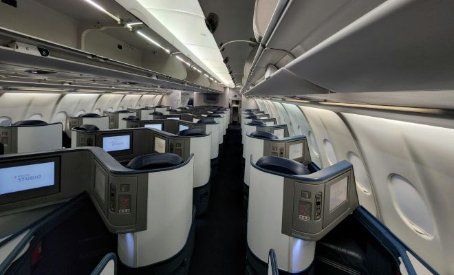 Как пересесть из хвоста самолета в бизнес-класс. Несколько хитростей от работников авиакомпаний