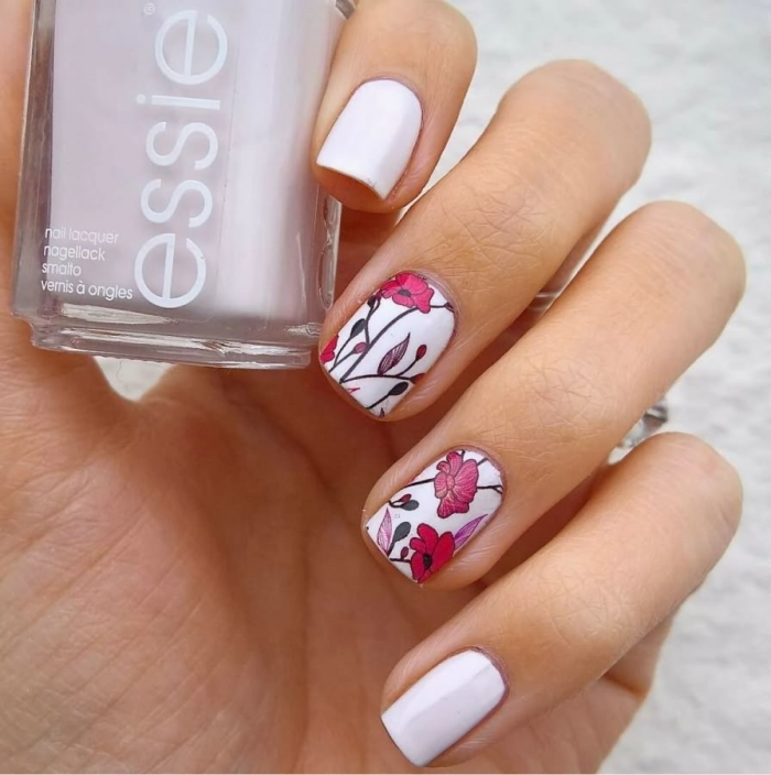 Маникюр на 8 Марта: идеи с фото