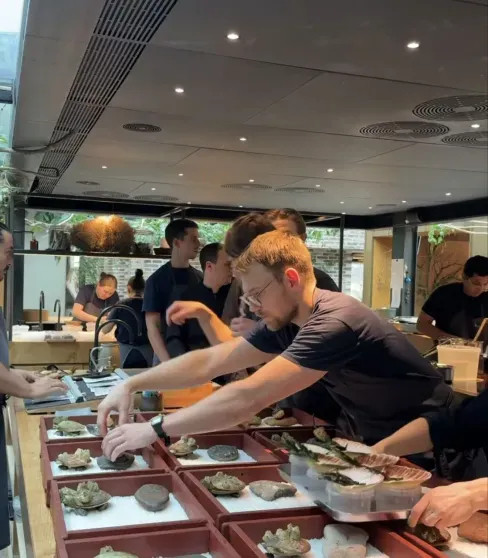 Скандал в мире высокой кухни: шеф-повара Рене Редзепи "отменили" после обвинений в многолетнем насилии над сотрудниками