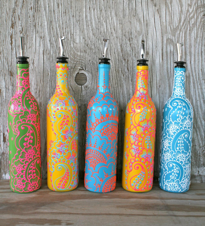 Декорирование бутылок различными материалами (58 фото)