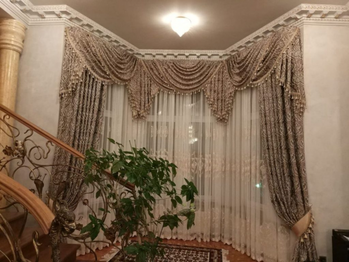 Шторы в гостиную с ламбрекенами — идеи для интерьера, рекомендации