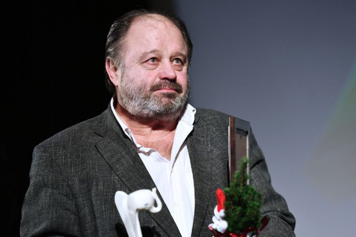 «Он не сломался»: 78-летний Владимир Ильин борется с раком, но продолжает творить и жить в уединении