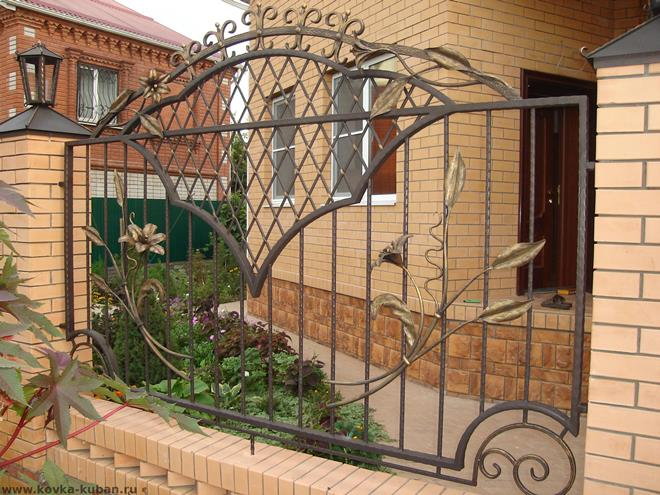 Кованые заборы: разновидности, преимущества и уход (102 фото)