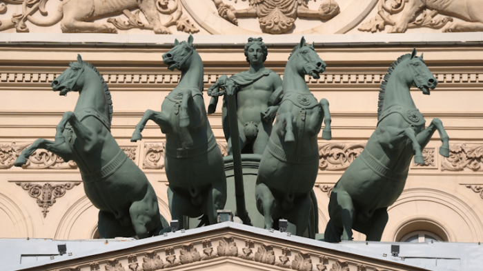 Одному из главных символов России — 250 лет: самые интересные факты о Большом театре