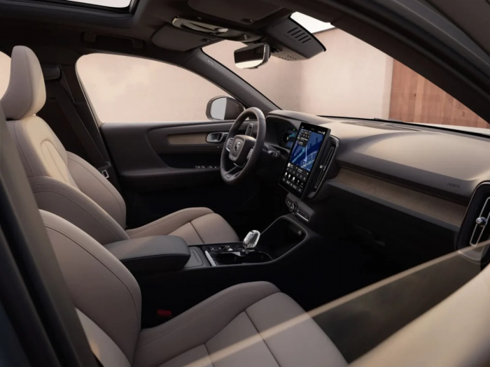 Volvo обновила XC40: новый дизайн, больше технологий и ставка на гибрид