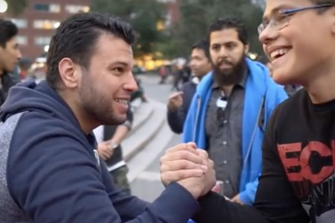 Ботаник преподал силовой урок самоуверенным качкам