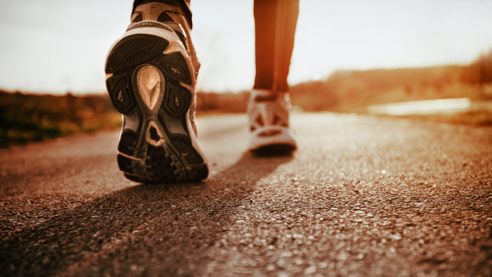 Кардиолог назвал идеальное количество шагов в день для здоровья сердца после 50 лет