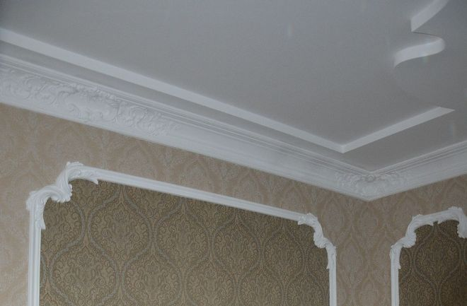 Дизайн потолочных плинтусов в интерьере: фото, как выбрать лучший вариант для интерьера (67 фото)