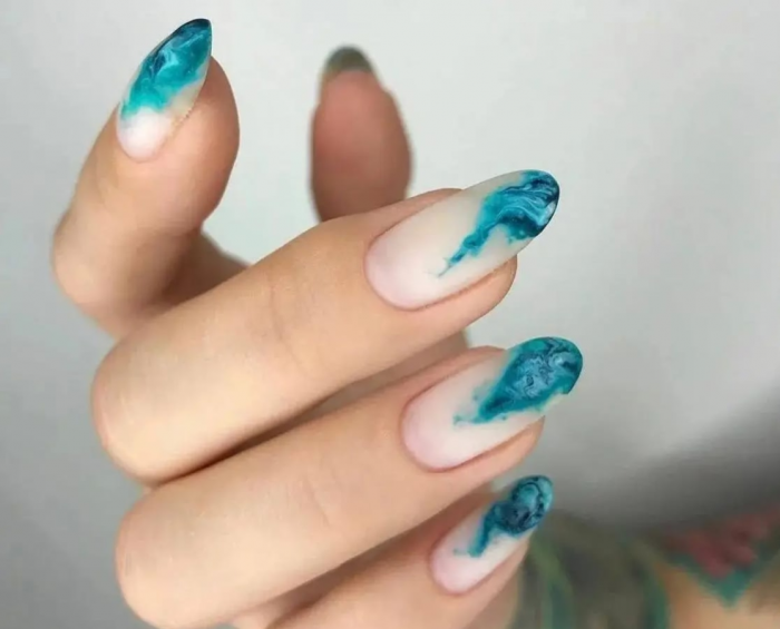 Маникюр на 8 Марта: идеи с фото