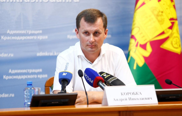 Поместье с вертолётной площадкой, теннисными кортами, церковью... Опять чинуша оказался миллиардером