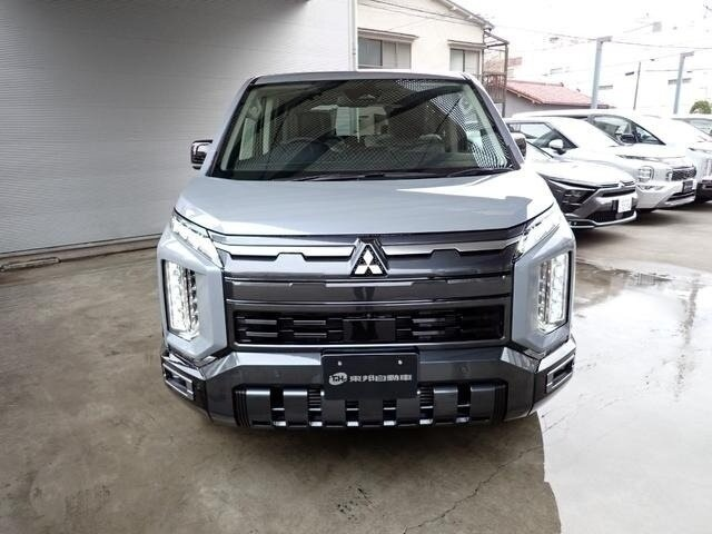 Почему японская «Буханка» Mitsubishi Delica D:5 спустя 19 лет ставит рекорды продаж и чем она отличается от УАЗа