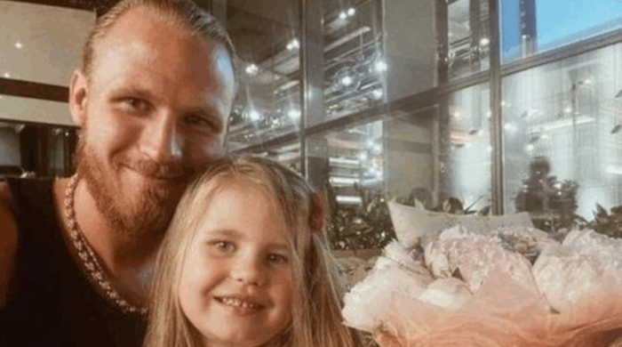 «Он просто не общается»: почему хоккеист Иван Телегин лишает 9-летнюю дочь Пелагеи каникул за границей
