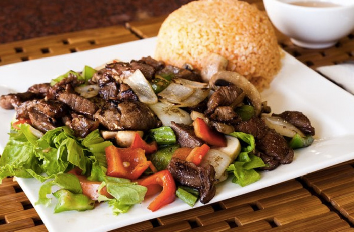 Готовим вырезку, чтобы она не пересохла и оставалась сочной и таяла во рту. Используем масло и маринады