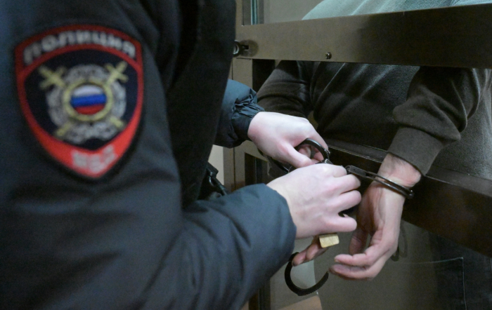 Россиянина оштрафовали за картинку с Дедом Морозом со свастикой и фото фигуры Гитлера