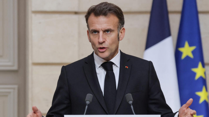 Макрон: Франция не пересмотрит позицию по антироссийским санкциям