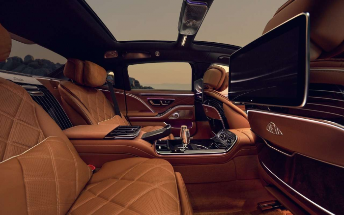 ИИ, мотор V12: представлен обновленный Mercedes-Maybach S-класса