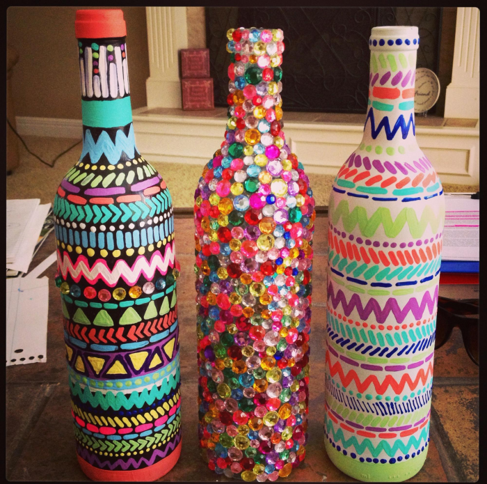 Декорирование бутылок различными материалами (58 фото)