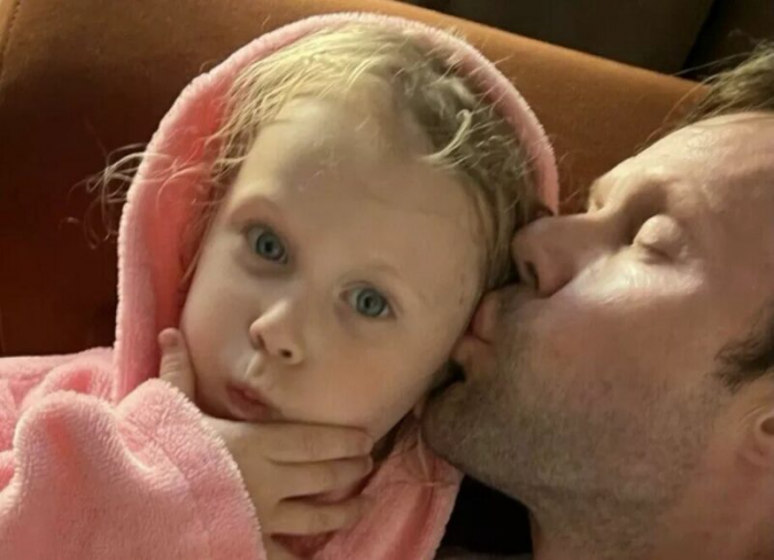 «У меня по сценарию лавстори — и в жизни тоже»: Даниил Воробьев признался, как договаривается с гражданской женой о романах на съемочной площадке