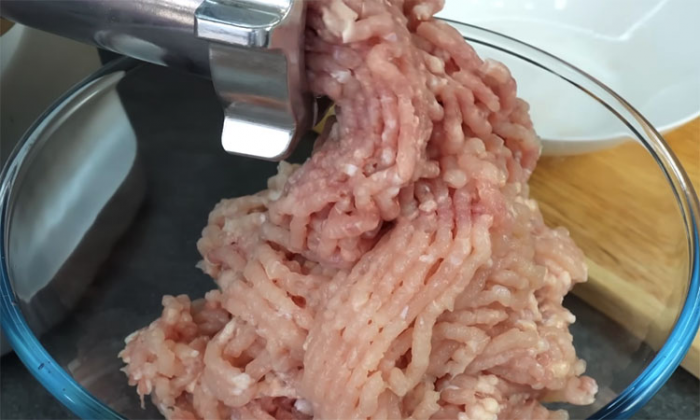 Готовим котлеты настолько нежными, что растают во рту. Два способа