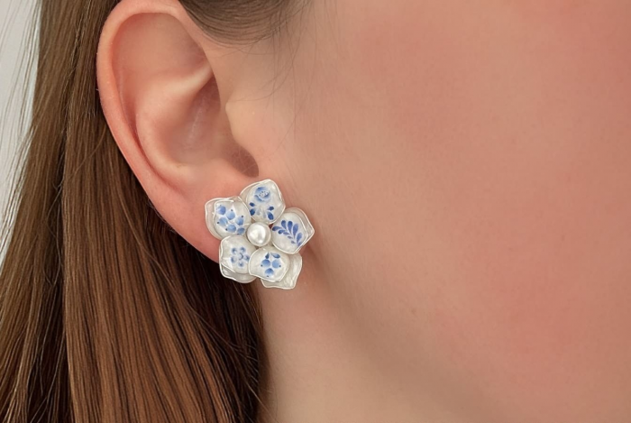 Украшения с цветами на 8 Марта