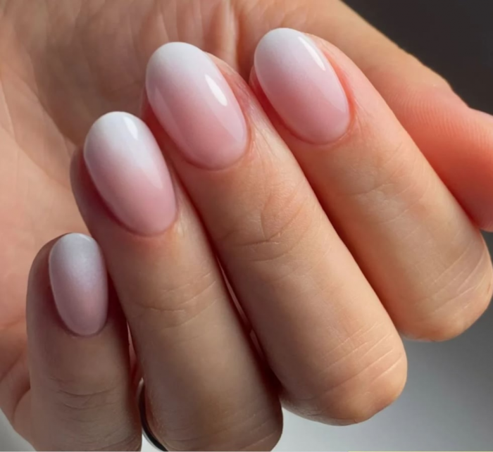 Маникюр на 8 Марта: идеи с фото