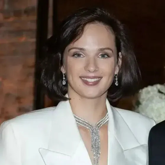 Стало известно, что 70-летний миллиардер Араз Агаларов познакомился со своей новой молодой женой, когда той было 18 лет