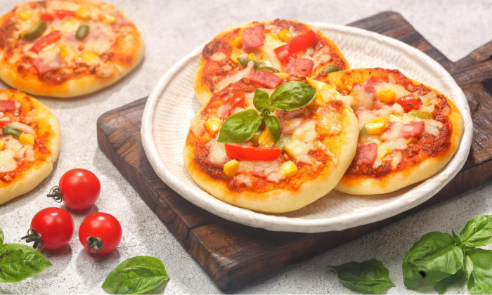 Пицца как в школьной столовой: быстрый рецепт той самой мини-пиццы, которую так любят дети