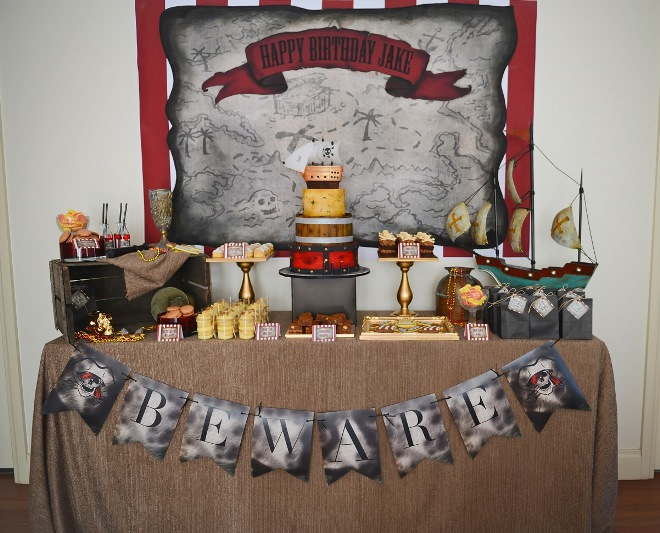 Как украсить стол на день рождения ребенка, чтобы он остался доволен (39 фото)