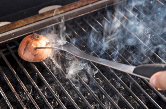 5 способов очистить гриль без щетки
