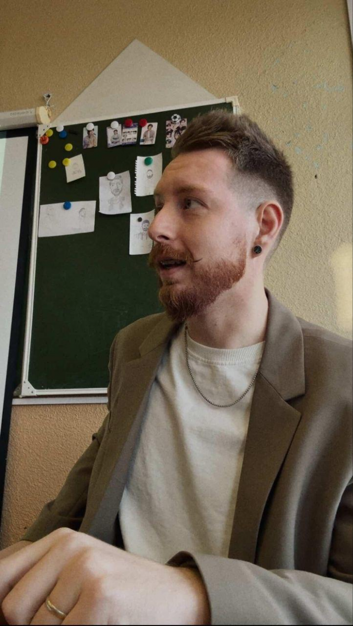 «Дети учат терпению и оптимизму»: учитель истории из Мурманска о том, почему завел блог и как ученики вдохновляют на творчество