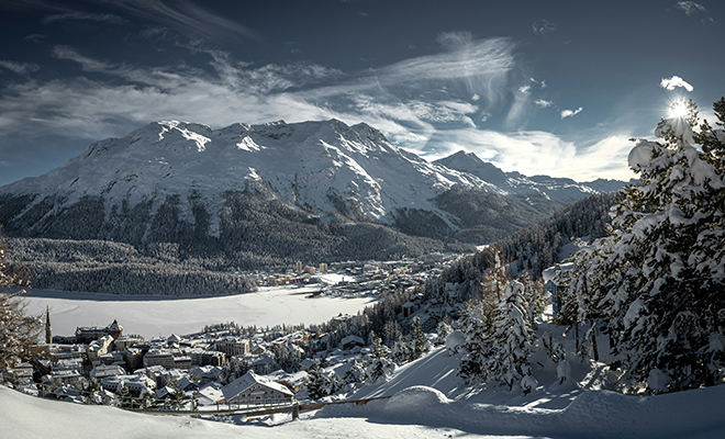 Аэропорт для бизнес-джетов в Санкт-Моритце. Пробка от количества самолетов на видео