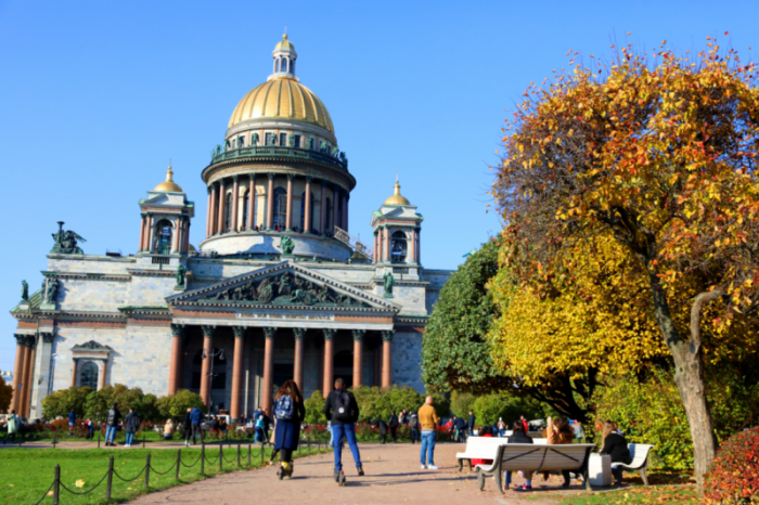 В городах России отменяют ковидные ограничения. Только сейчас: У врача не нашлось литературных слов