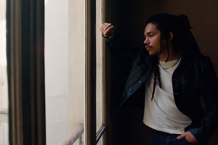 В кино — первый за много лет фильм культового Джима Джармуша. Почему увидеть «Отец мать сестра брат» — лучший новогодний подарок?