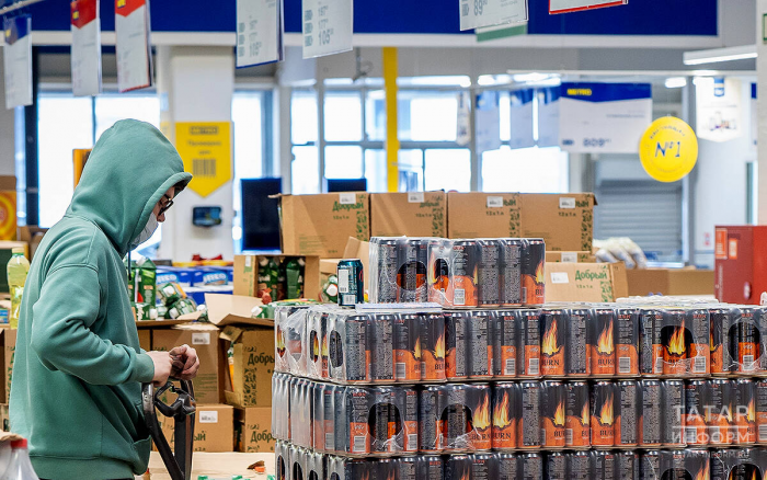 Фруктовый сок, бабл-чай и энергетики: антирейтинг напитков по версии гастроэнтеролога