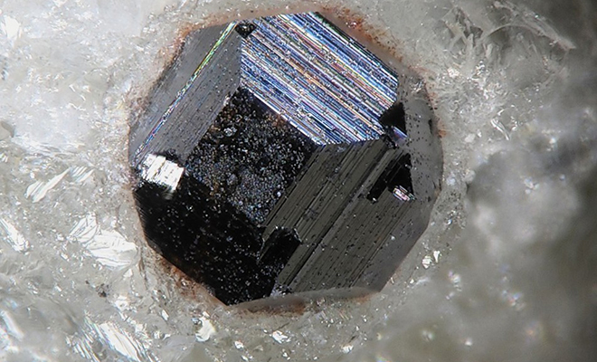 Внутри алмаза нашли странный минерал, который считался ранее невозможным