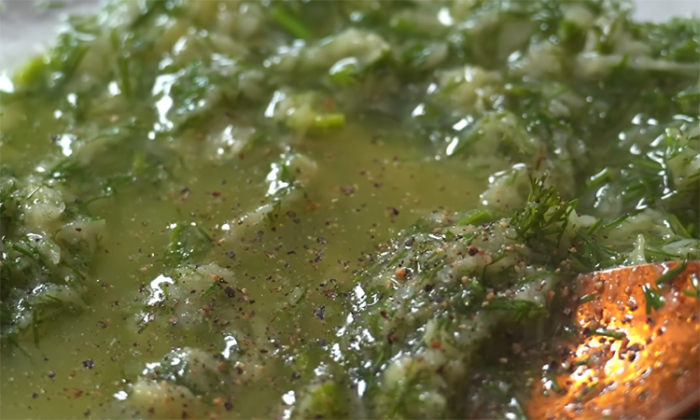 Запекаем картошку гармошкой. Добавляем соус и теперь это уже не гарнир, а главное блюдо