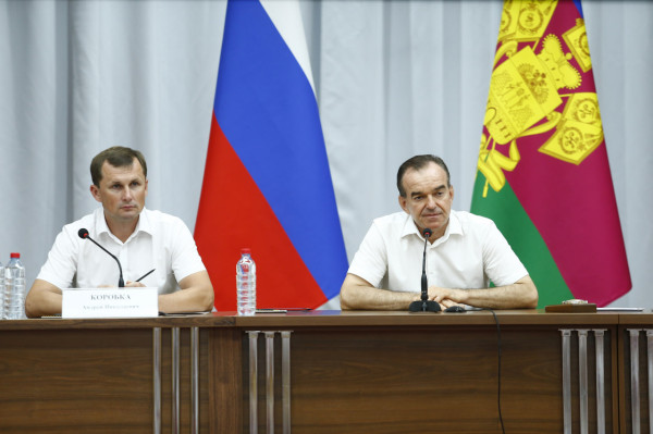 Поместье с вертолётной площадкой, теннисными кортами, церковью... Опять чинуша оказался миллиардером