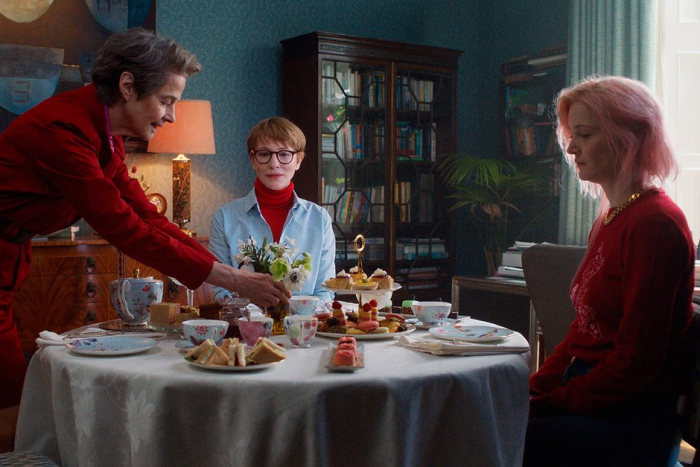 В кино — первый за много лет фильм культового Джима Джармуша. Почему увидеть «Отец мать сестра брат» — лучший новогодний подарок?