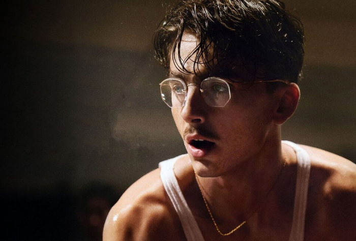 В кино — один из лучших фильмов года «Марти Великолепный». Почему Тимоти Шаламе получит за него «Оскар»?