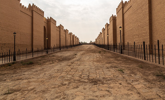 Шумеры использовали асфальт 4000 лет назад. Они делали его без заводов и нефти