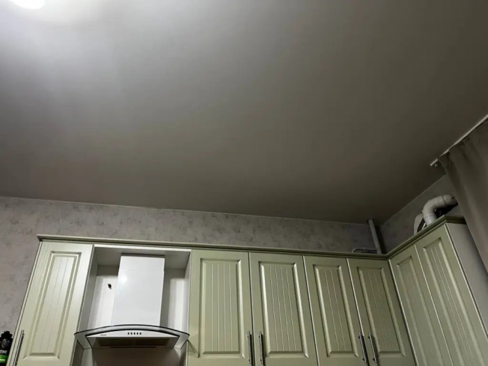 Натяжные потолки — моветон: 4 стильных альтернативы, которые делают интерьер дороже